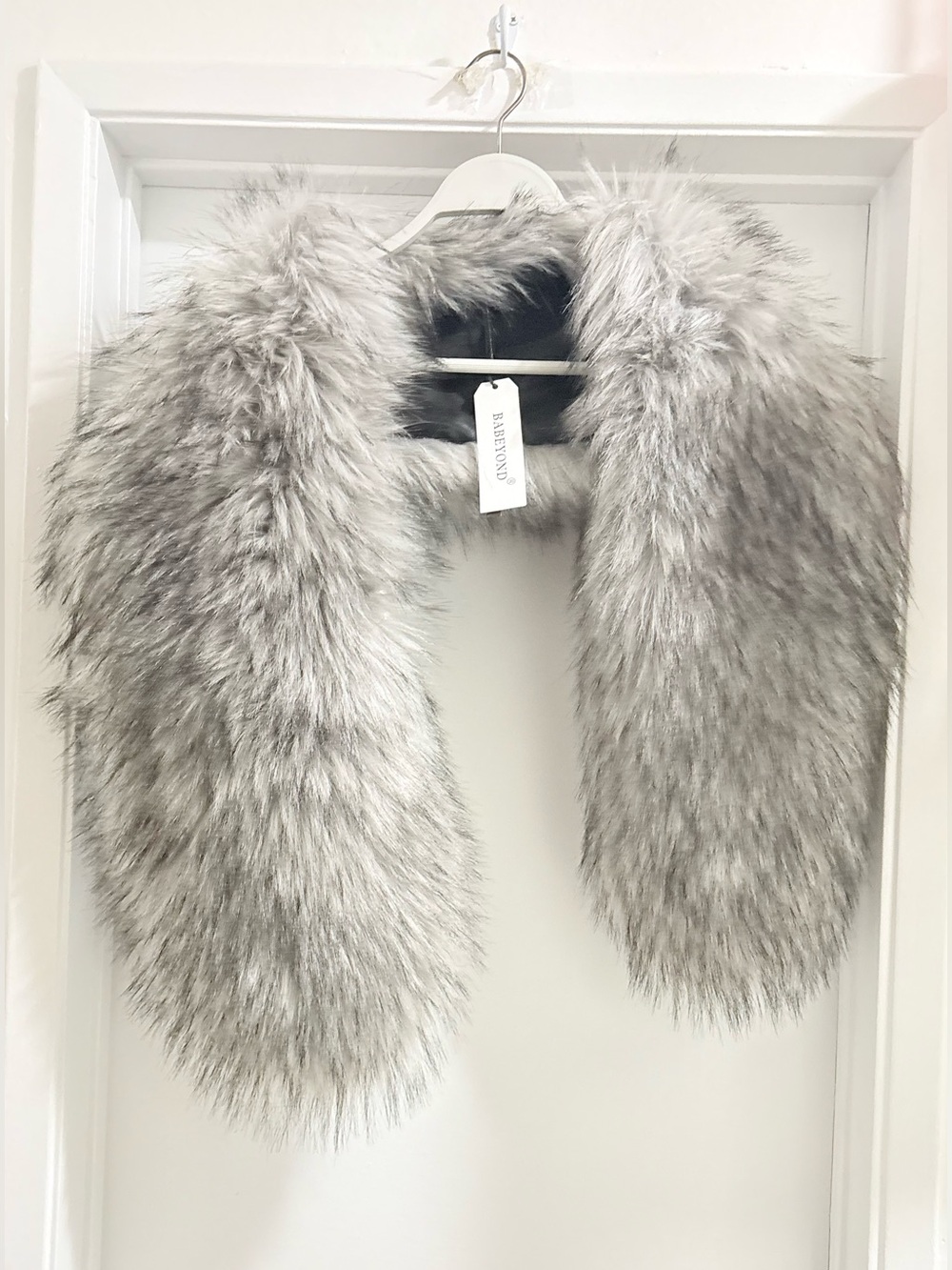 Luxurious Gray Faux Fur Collar Scarf - Elegant Wrap